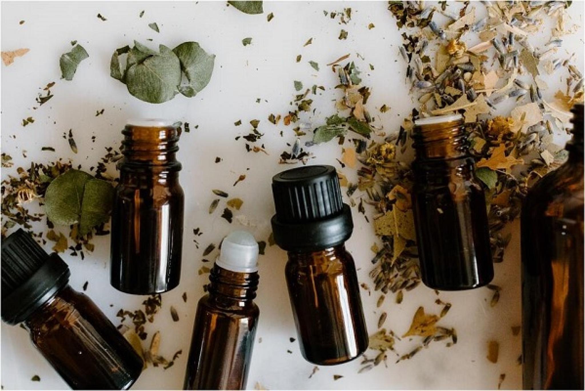 Image of eucalyptus leaves and other botanicals with medicinal dropper bottles by Tara Winstead from https://www.pexels.com/photo/essential-oil-bottles-and-herbal-medicine-on-white-surface-6694188/