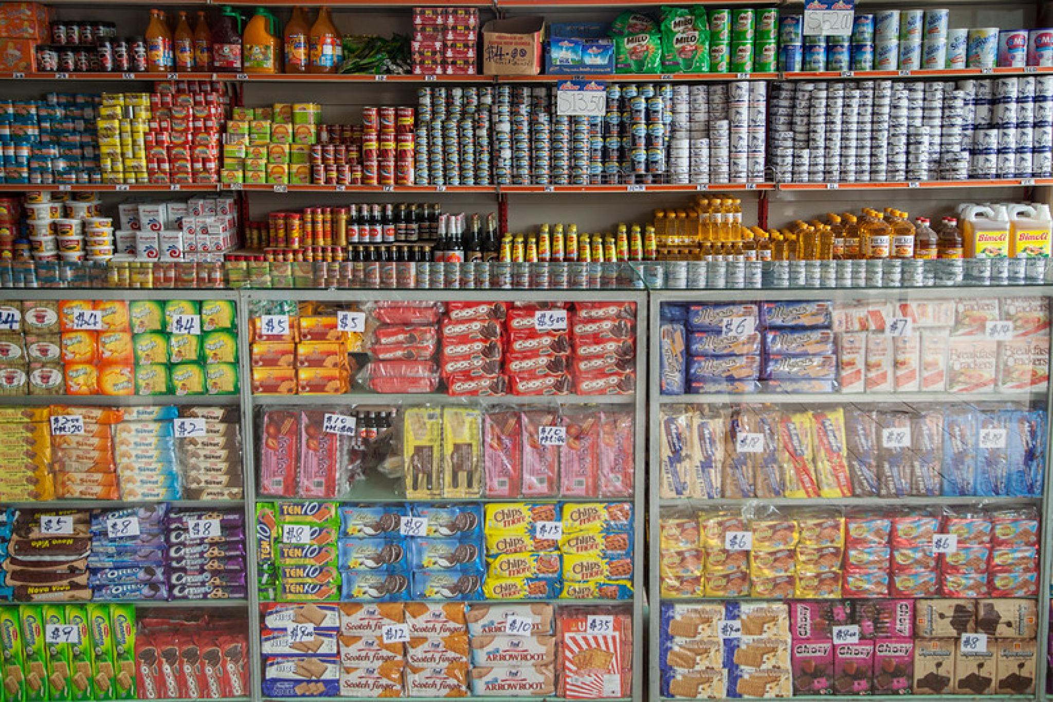 Photo of processed food for sale at a local store in Gizo, Western Province, Solomon Islands by Filip Milovac from https://flic.kr/p/vc2hdb, used under CC BY-NC-ND 2.0 DEED licence 