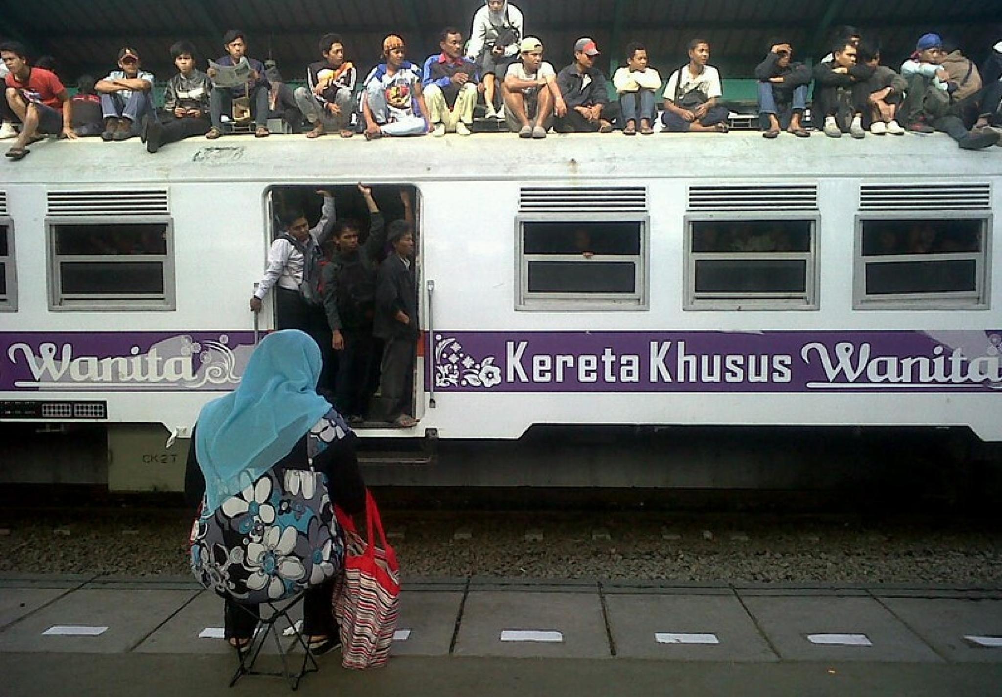 Image of Indonesian ‘women only' train carriage with male passengers, by Ulez Saja ah from https://flic.kr/p/a2Qnkn, free to use under CC BY-NC-ND 2.0 licence 