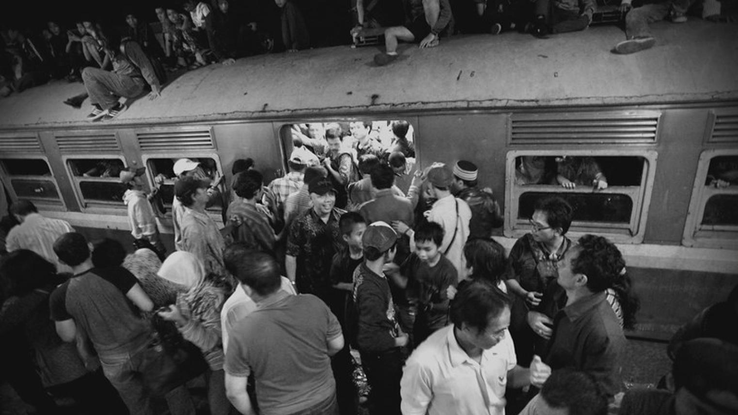 Image of economy class rail passengers, Jakarta, by Aan Kasman from https://flic.kr/p/92xxPB (https://creativecommons.org/licenses/by/2.0/)